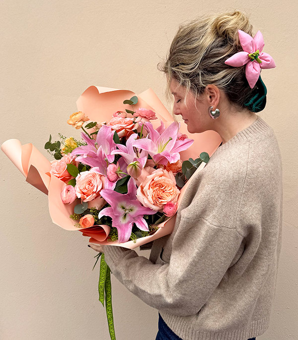 Lilyland Çiçek Tokalı Pembe Lilyum Gül Buketi