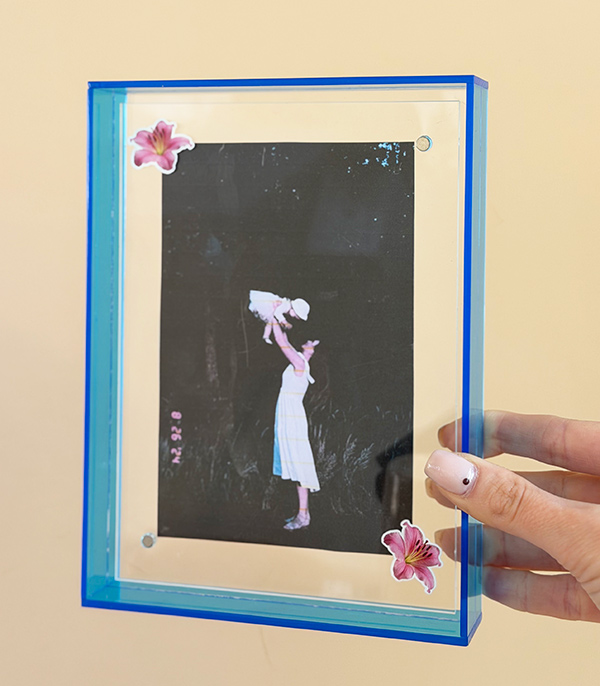 Mavi Pleksi Lilyum Etiketli Fotoğraf Çerçevesi