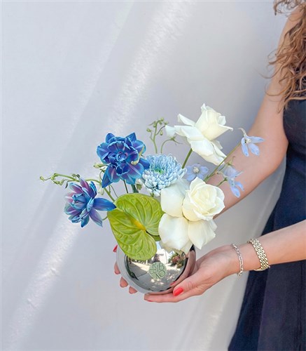 Sirius Galaxy Tulip White Rose Summer Arrangement in Green Mini Vase