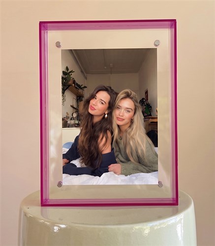 Pembe Pleksi Fotoğraf Çerçevesi
