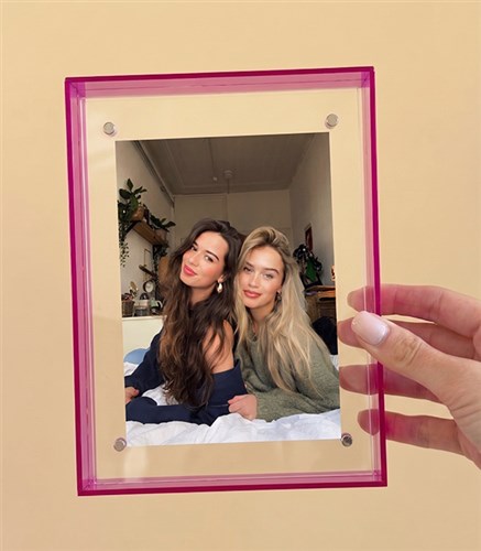 Pembe Pleksi Fotoğraf Çerçevesi