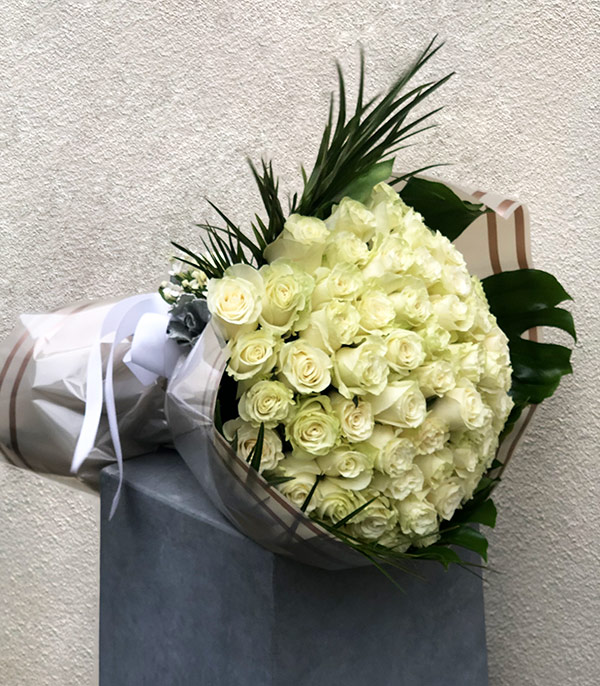 Grand Deluxe White Rose Bouquet