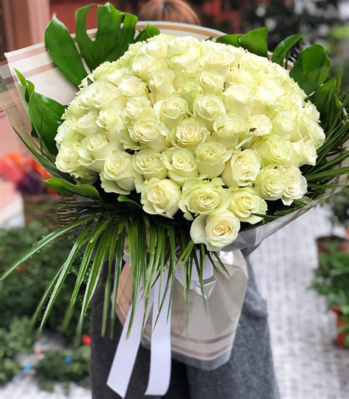 Grand Deluxe 75 Beyaz Güller Buketi