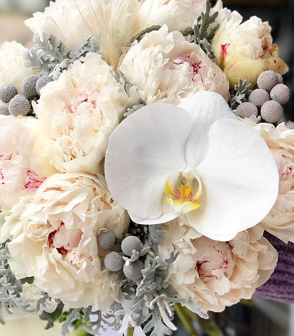Deluxe White Peonies Bouquet