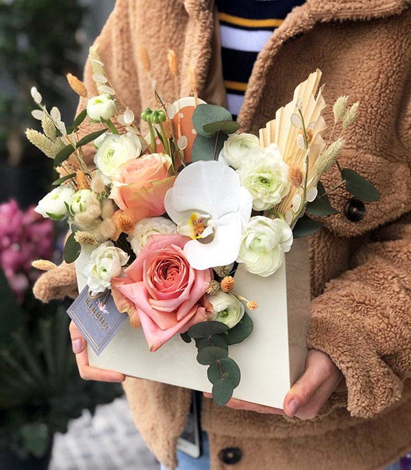 Somon Beyaz Zarf Kutuda Çiçekler