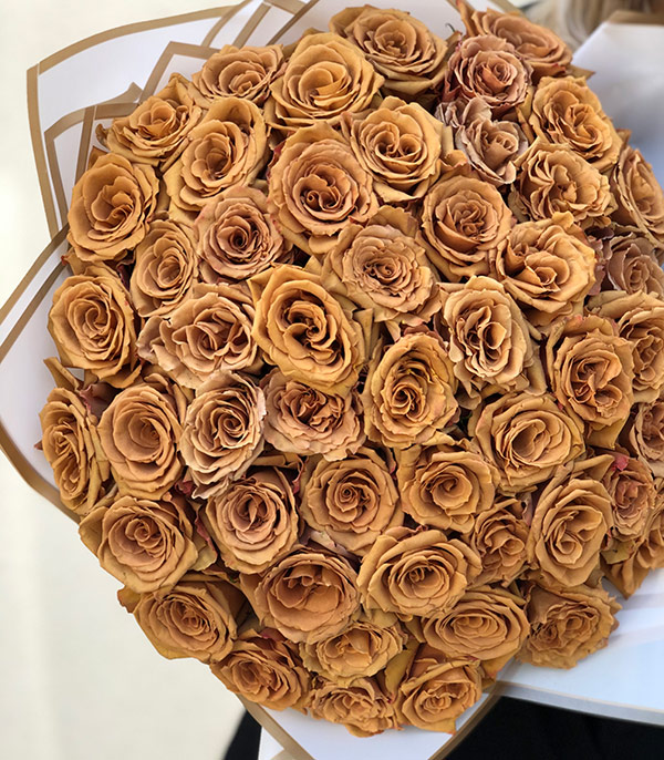 Tofi Caramel 50 Roses Grand Bouquet
