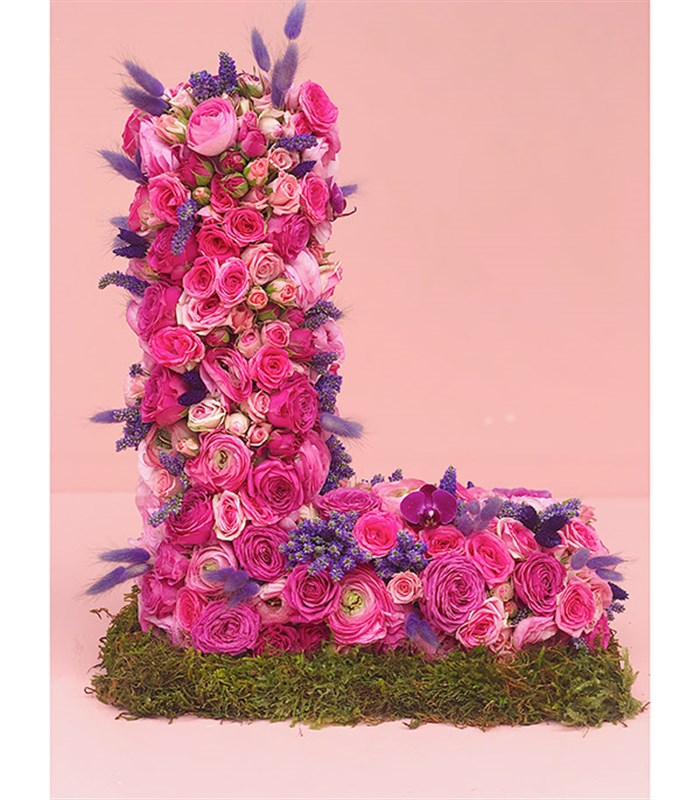 Pembe Dekoratif Kişiye Özel Baş Harf Çiçek Aranjmanı