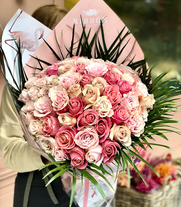 Grand Deluxe 75 Pink Salmon Roses Bouquet