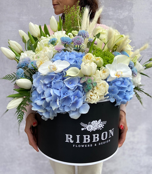 Edward Black Grand Flowers in Box White Blue