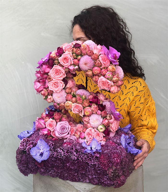 Pembe Dekoratif Kişiye Özel Baş Harf Çiçek Aranjmanı