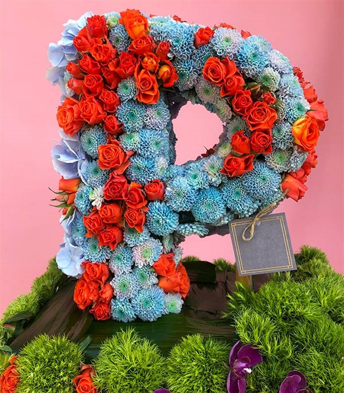 Turuncu Dekoratif Kişiye Özel Baş Harf Çiçek Aranjmanı