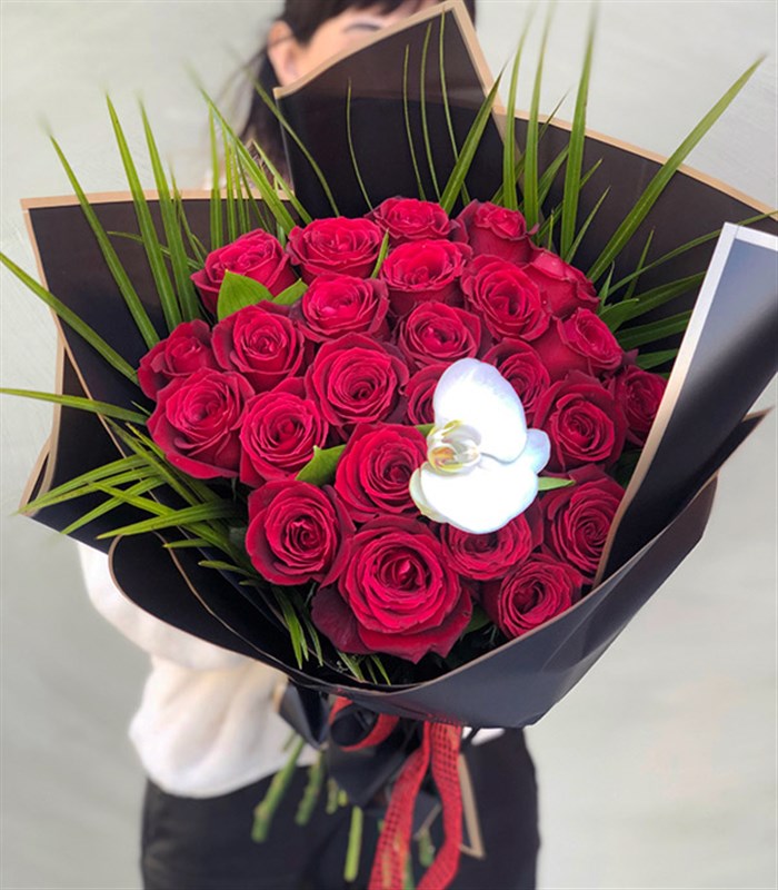 Amore 25 Kırmızı Gül Buketi