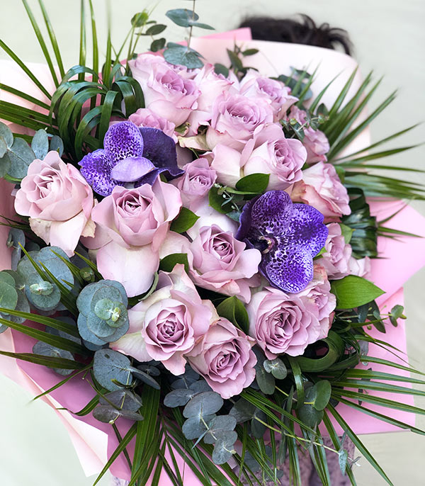 Chloe Deluxe 20 Lilac Roses Bouquet