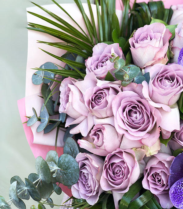 Chloe Deluxe 20 Lilac Roses Bouquet