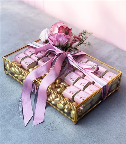 Grand Deluxe Personalized Gold Glass Chocolate Box_general_view