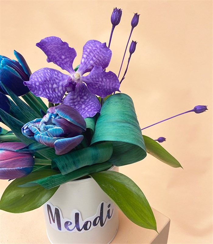 İsme Özel Vazoda Galaksi Laleler Mini Aranjman