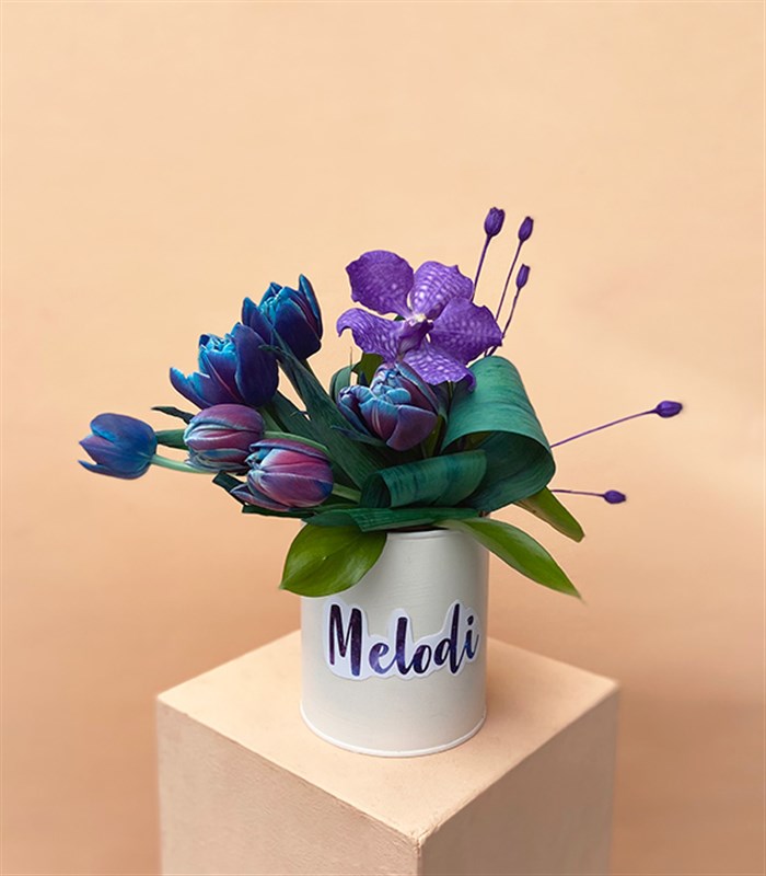 İsme Özel Vazoda Galaksi Laleler Mini Aranjman