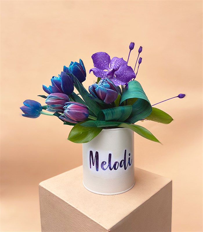 İsme Özel Vazoda Galaksi Laleler Mini Aranjman