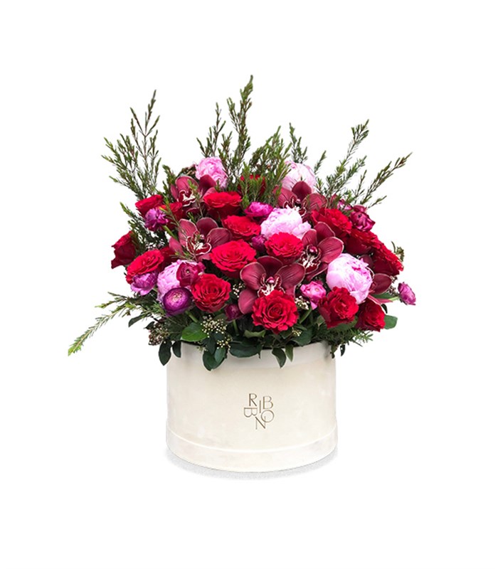 Grand Krem Kutuda Pembe Şakayık Kırmızı Güller