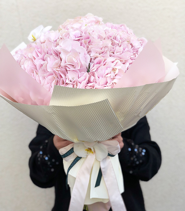 Grace Kelly Royal Deluxe 20 Pink Hydrangea Bouquet