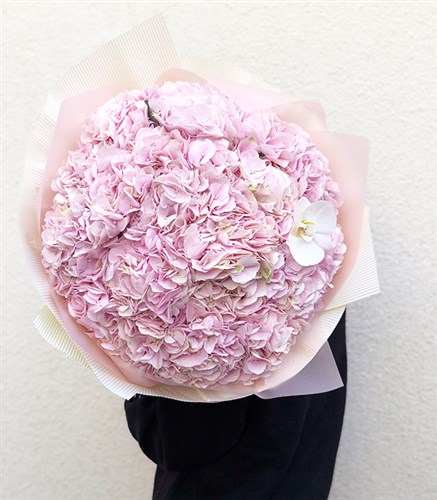 Grace Kelly Royal Deluxe 20 Pink Hydrangea Bouquet