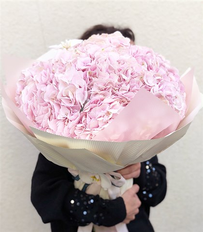 Grace Kelly Grand Pink Hydrangea Bouquet_view