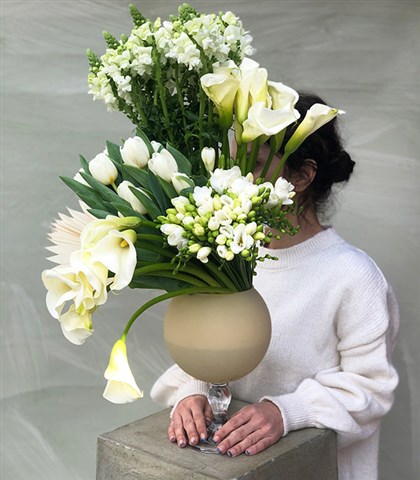 Nicole Kidman Deluxe White Vase in Arrangement_view