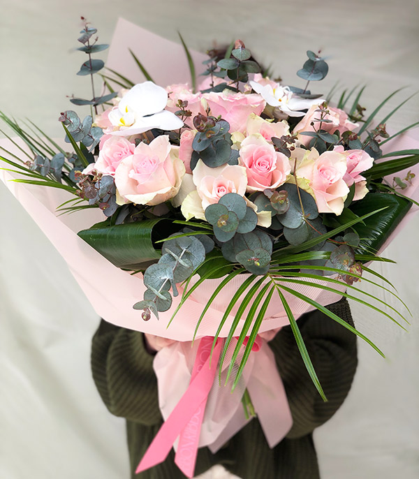 Claire Deluxe 20 Pink Roses Bouquet