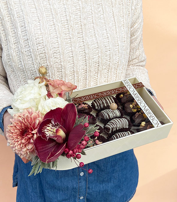 Deluxe Cream Handmade Chocolate Date Fruit Flower Box