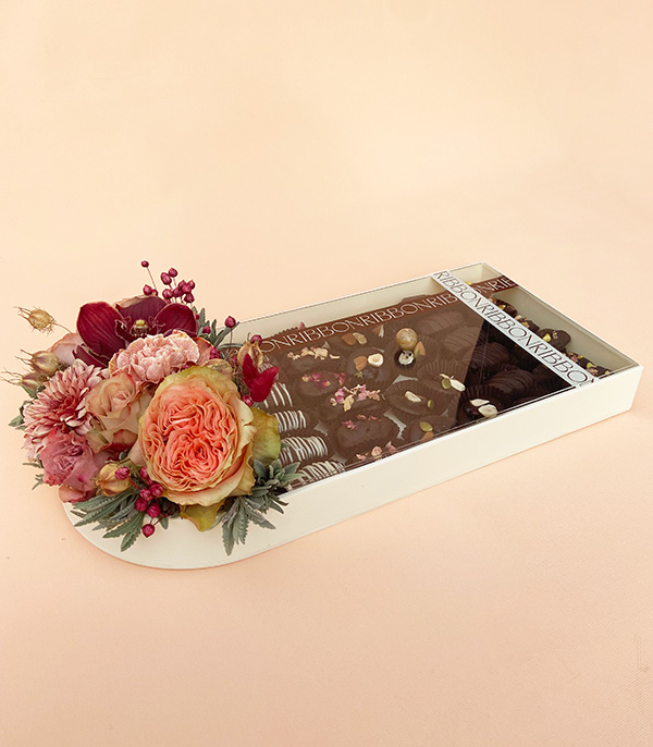 Grand Cream Handmade Chocolate Date Fruit Flower Box