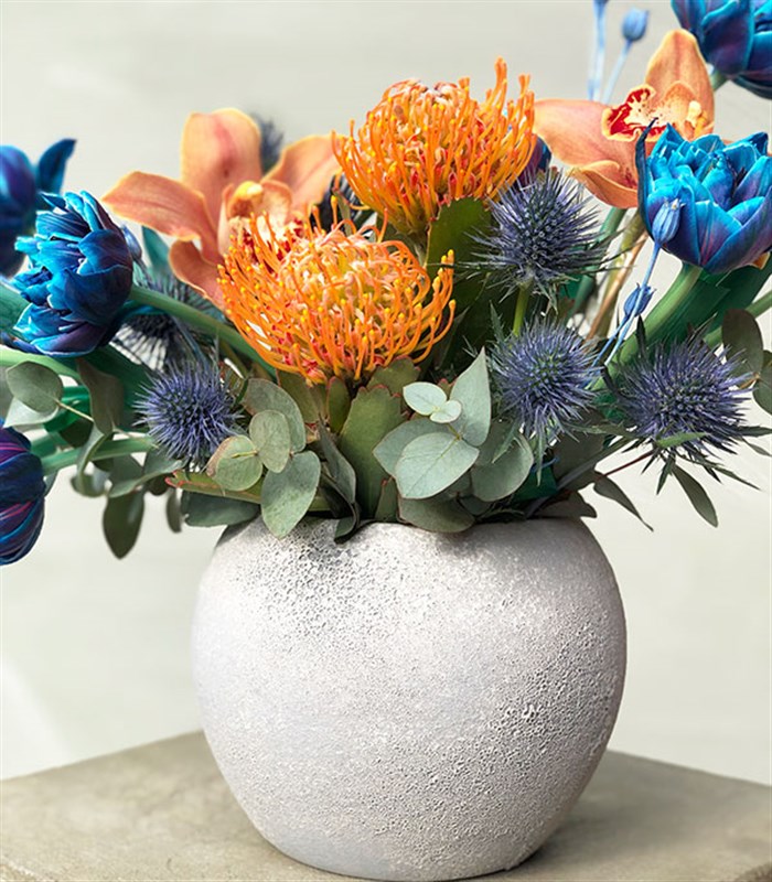 Dolunay Taş Vazoda Galaksi Laleler Aranjmanı