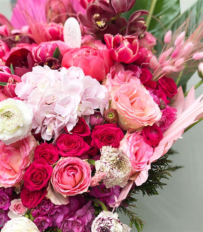 Victoria Royal Deluxe Pembe Mercan Şakayıklı Kutu Çiçek