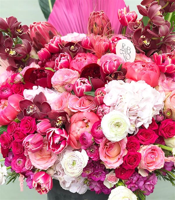Victoria Royal Deluxe Pembe Mercan Şakayıklı Kutu Çiçek