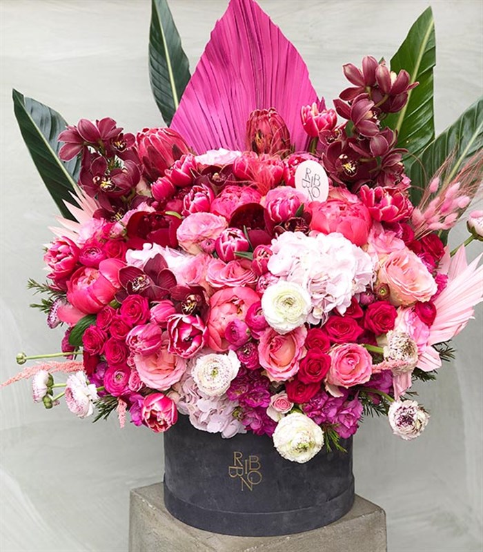 Victoria Royal Deluxe Pembe Mercan Şakayıklı Kutu Çiçek