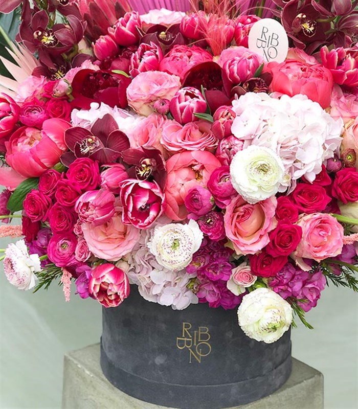 Victoria Royal Deluxe Pembe Mercan Şakayıklı Kutu Çiçek