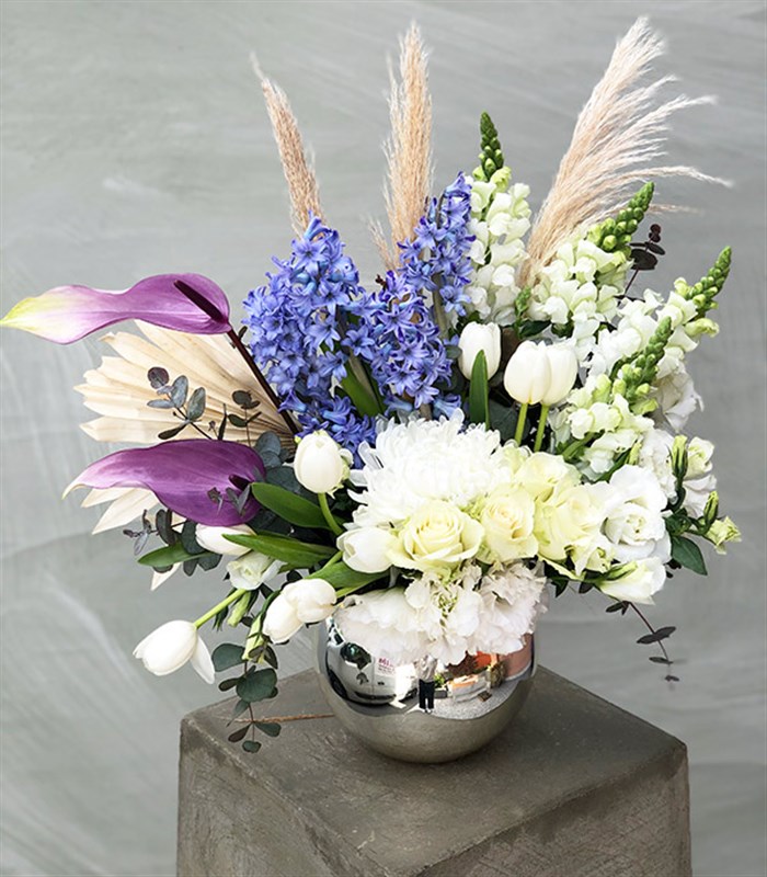 Elsa Mor Sümbül Beyaz Lale Çiçekler Vazo Aranjman