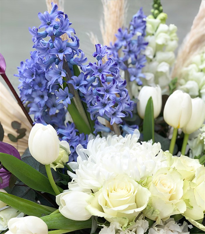 Elsa Mor Sümbül Beyaz Lale Çiçekler Vazo Aranjman