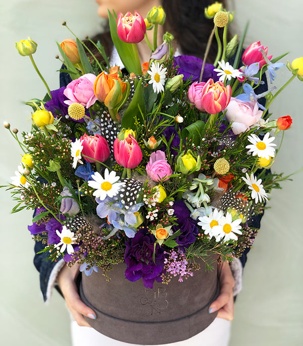 Aden Colorful Spring Daisy Flowers Box Arrangement