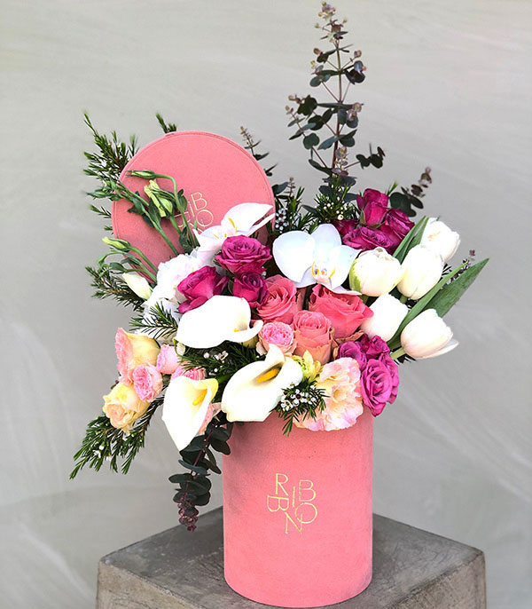 Isabelle Beyaz Lale Pembe Gül Kutu Çiçek