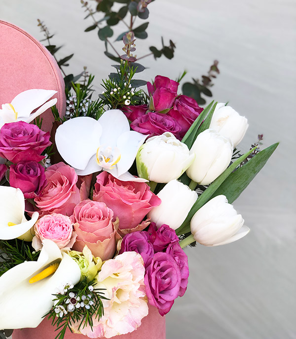 Isabelle Beyaz Lale Pembe Gül Kutu Çiçek