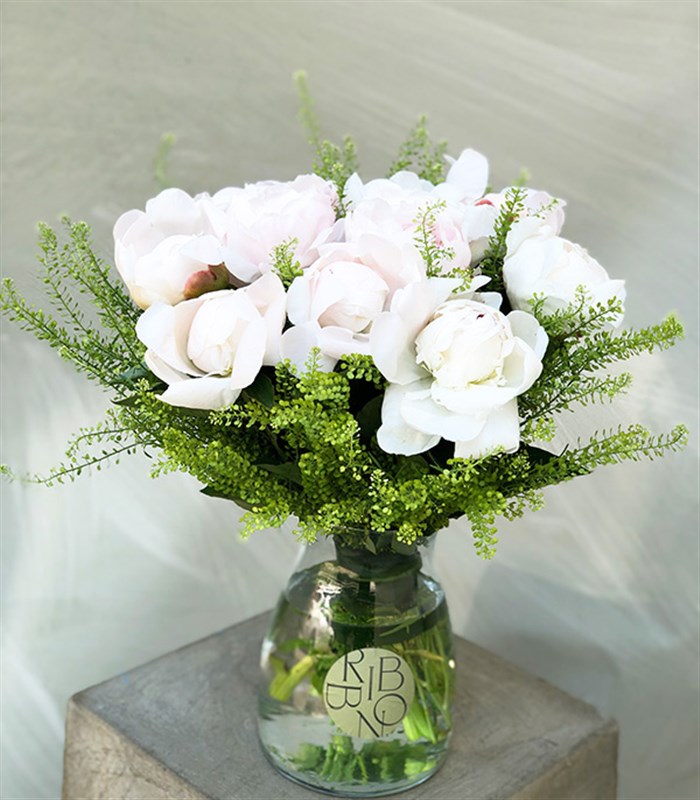 Loretta Deluxe Beyaz Şakayık Vazo Aranjman