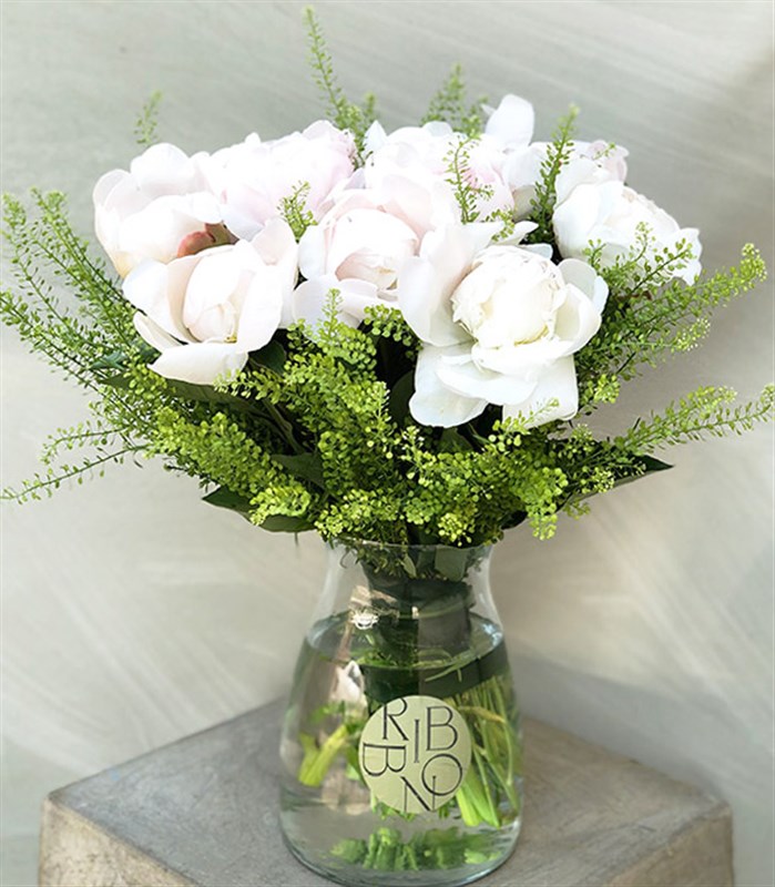 Loretta Deluxe Beyaz Şakayık Vazo Aranjman