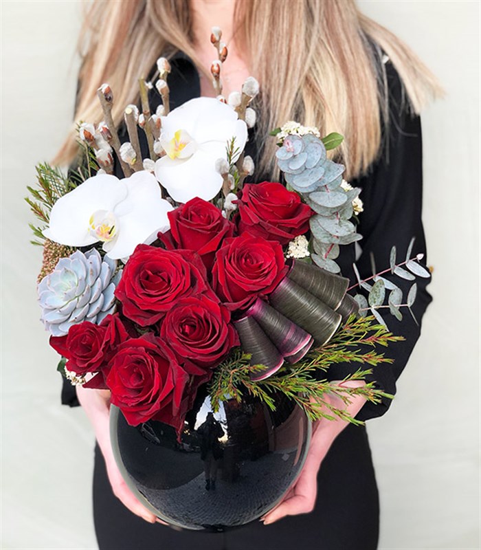 Jenny Kırmızı Gül Beyaz Orkide Siyah Vazo Aranjman