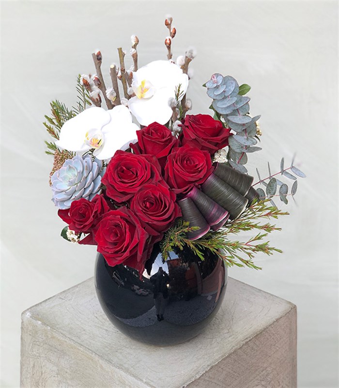 Jenny Kırmızı Gül Beyaz Orkide Siyah Vazo Aranjman