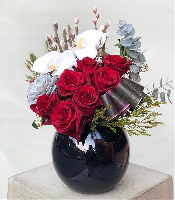 Jenny Kırmızı Gül Beyaz Orkide Siyah Vazo Aranjman
