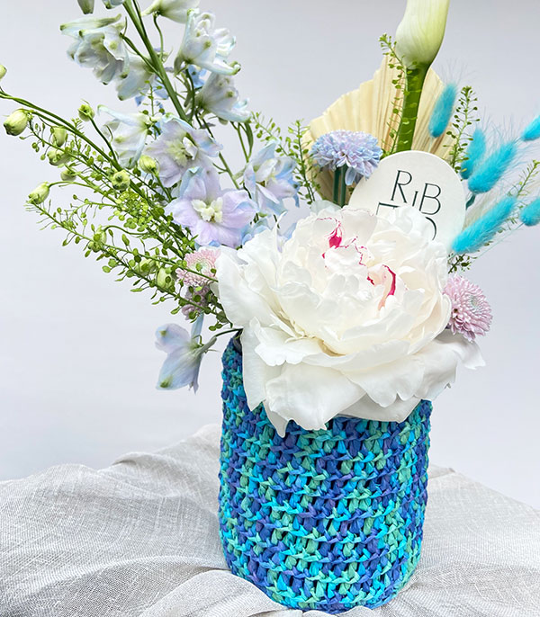 Bianca White Flowers in a Turquoise Knitted Box