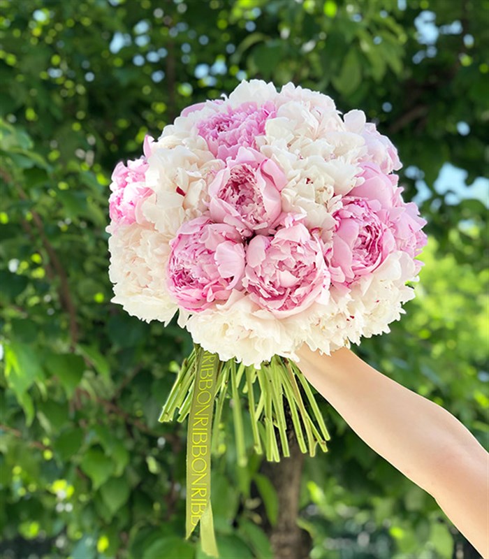 Corinne Grand Deluxe 30 Beyaz Pembe Şakayık Buketi