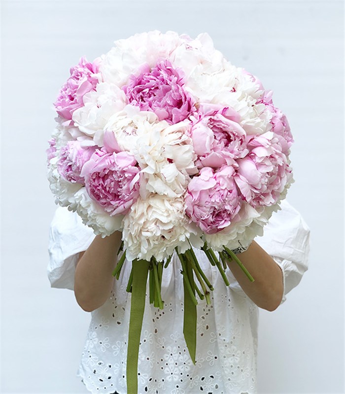 Corinne Grand Deluxe 30 Beyaz Pembe Şakayık Buketi