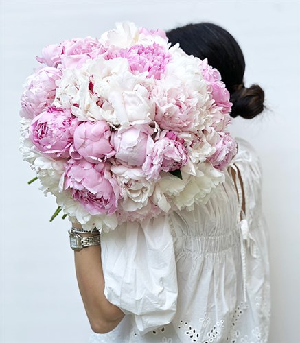 Corinne Grand Deluxe 30 White Pink Peonies Bouquet