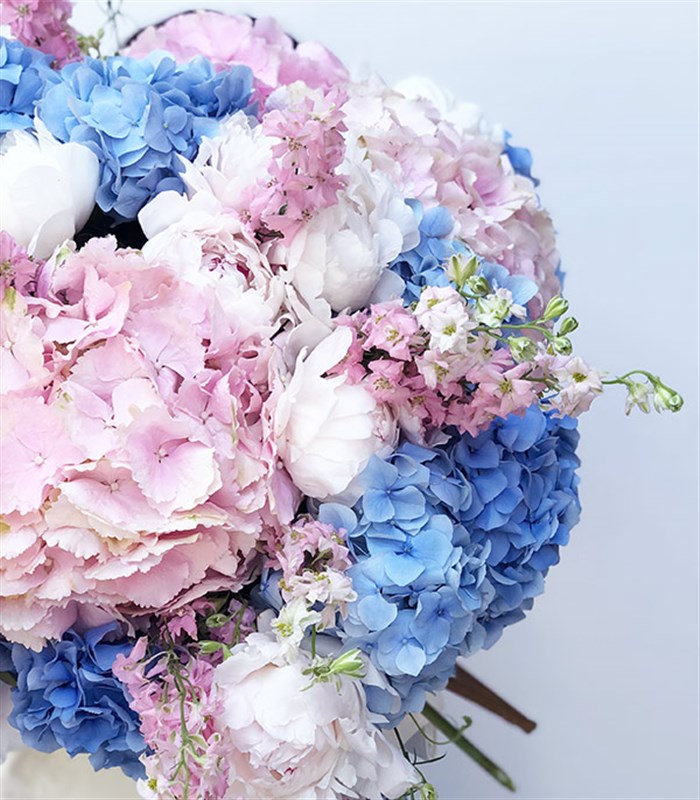 Avril Grand Deluxe Delfinyum Mavi Pembe Ortanca Beyaz Şakayık Buketi